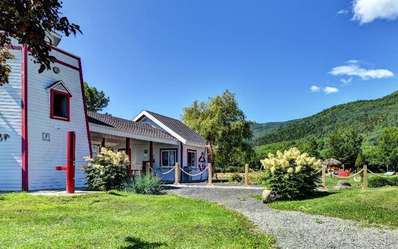 Maison Accueillante - Spa, Fleuve Et Montagnes! Petite-Riviere-Saint-Francois Exterior photo